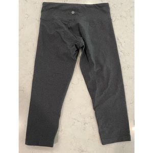 Lululemon charcoal gray cropped leggings